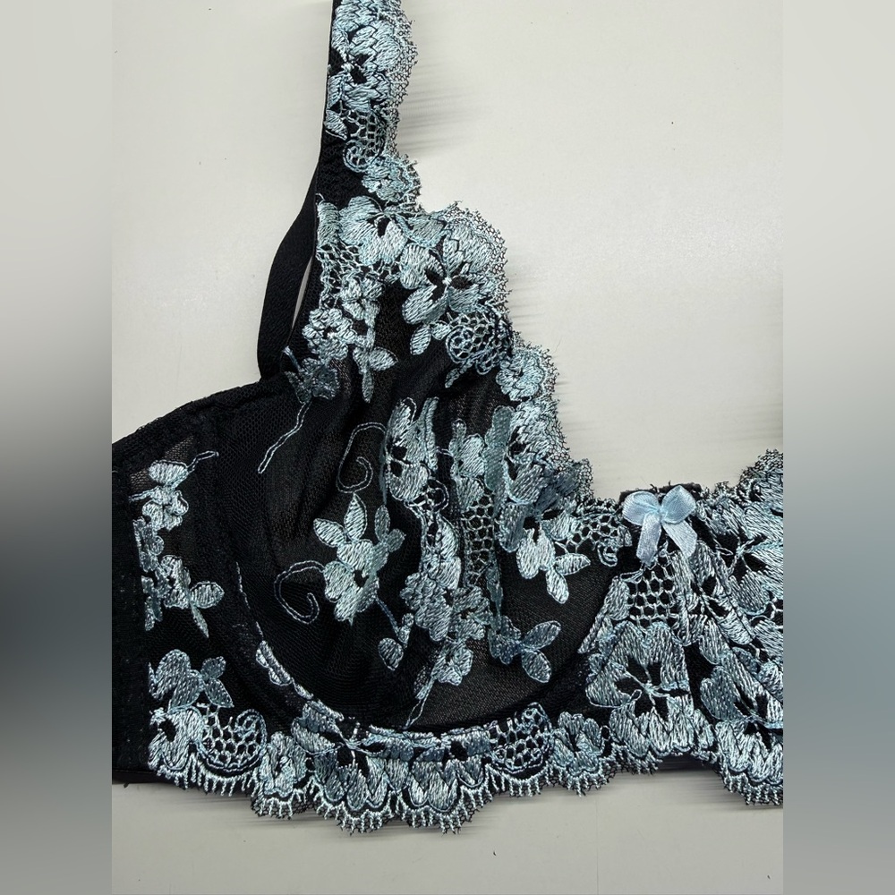 NWOT Elegant Floral Lace Under Wire Bra - Black and Blue 38C - Picture 2 of 7